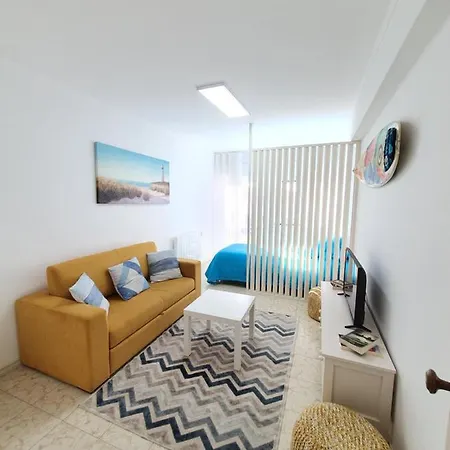 Peniche's Blue & Yellow Apartment Peniche