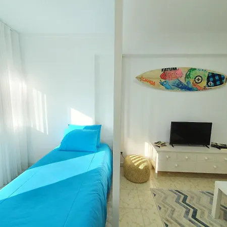 Peniche's Blue & Yellow 페니케